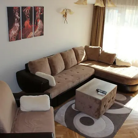 Apartment Апартамент Мир *